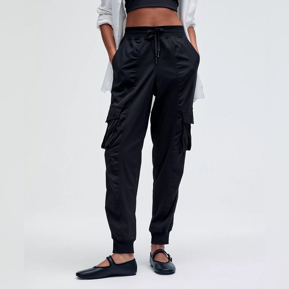 Lululemon Dande Studio Relaxed-Fit Mid-Rise Cargo Jogger